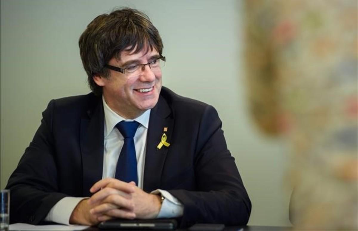 zentauroepp42981126 catalonia s ousted leader carles puigdemont attends a meetin180418174905