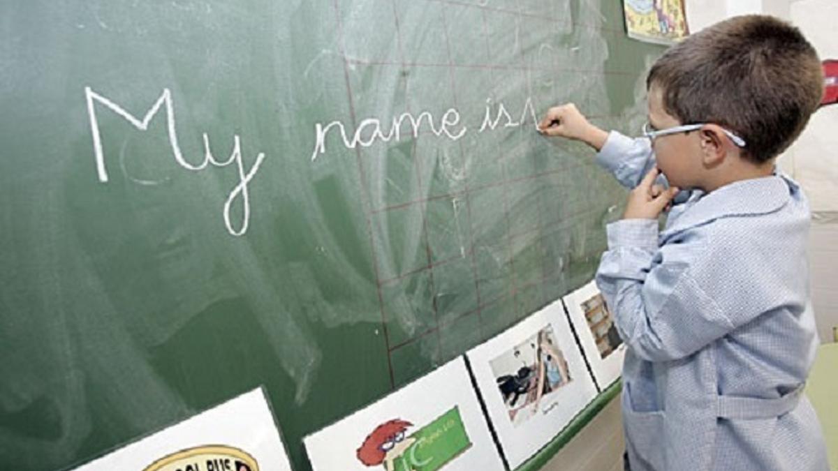 Estudiante en una clase de inglés