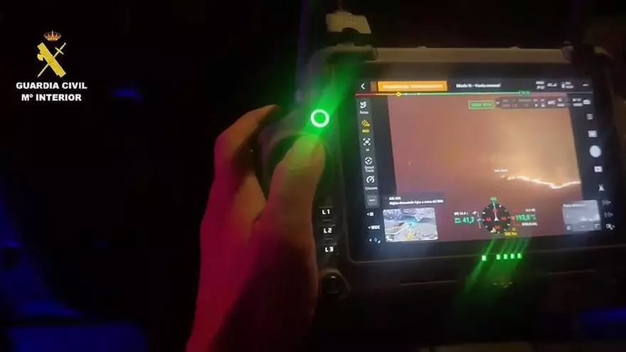 La Guardia Civil vigila con drones el incendio de Los Gallardos