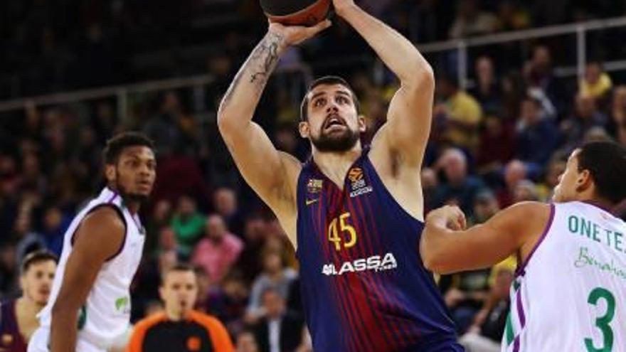 El francès Moerman llança davant del base de l&#039;Unicaja McCallum