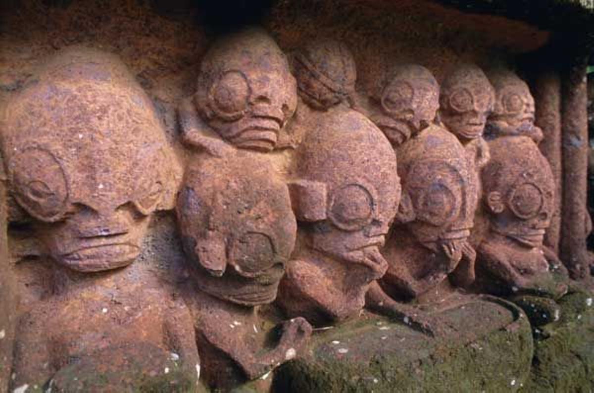 Antiguo templo maorí en la bahía de Taiohae Bay en la isla Nuku Hiva.