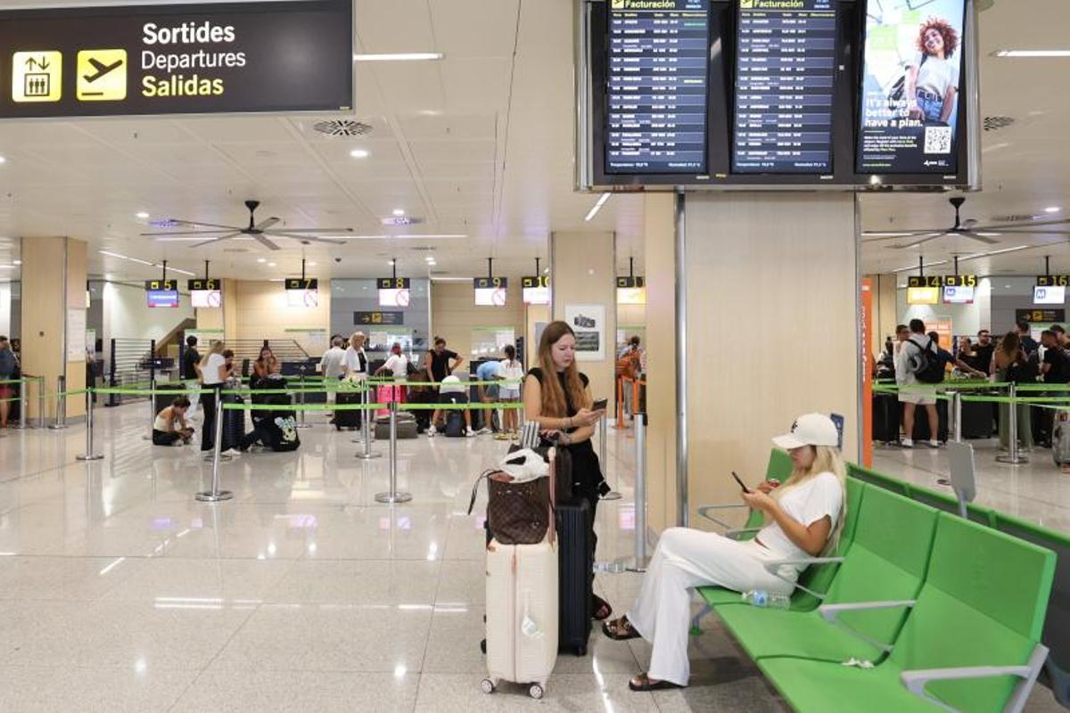 Aeropuerto de Ibiza: la solución de quien huye y el problema de quien llega