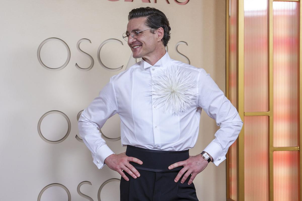 LOS ANGELES (United States), 15/03/2026.- Chilean actor Pedro Pascal arrives on the red carpet ahead of the 98th annual Academy Awards ceremony at the Dolby Theatre in the Hollywood neighborhood of Los Angeles, California, USA, 15 March 2026. The Oscars are presented for outstanding individual or collective efforts in filmmaking in 24 categories. EFE/EPA/RYAN SUN