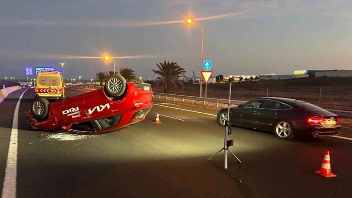 Vuelco de un coche en Lanzarote