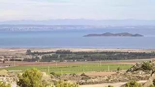 La mitad de los vecinos del Mar Menor culpan de la contaminación de la laguna a los vertidos urbanos