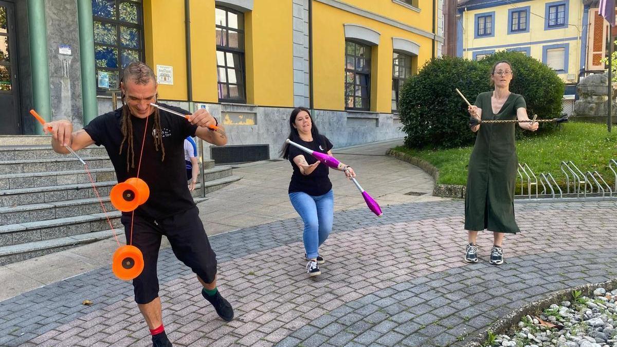 Raúl Fernández, Karla Ruiz y Cintia Ordóñez, tras la presentación del evento.