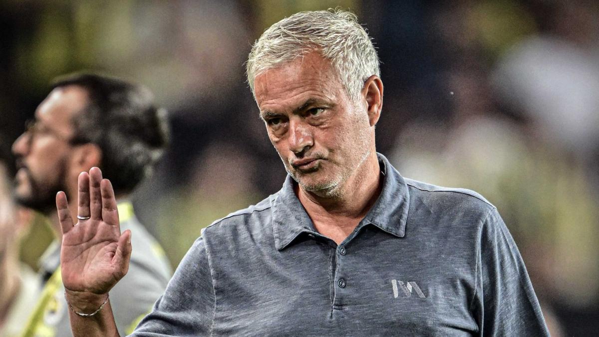 José Mourinho continúa cargando contra el fútbol turco