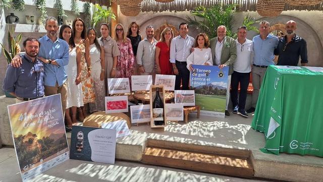 Presentación, ayer, de la gala benéfica en un establecimiento de playa en Las Chapas, en Marbella. | L.O.