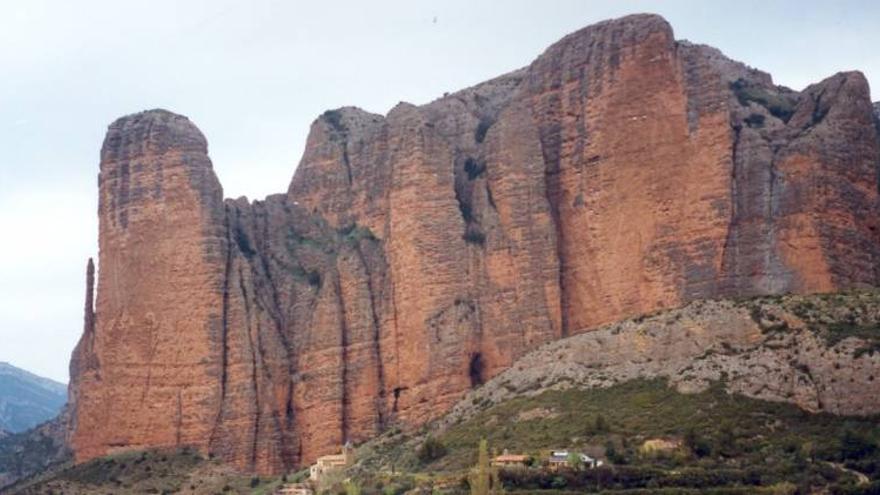 Las Cortes quieren proteger los Mallos de Riglos