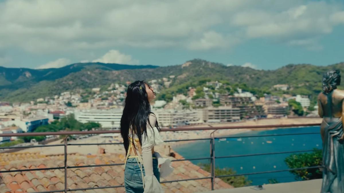 Captura de pantalla del videoclip &quot;Melody&quot; rodat a Tossa de Mar.