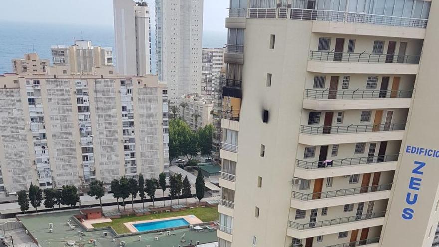 La vivienda calcinada en el edificio Zeus