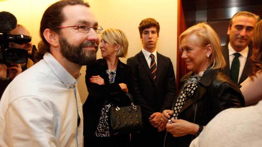 Emilio León, de Podemos, y Mercedes Fernández, del PP, en la Junta.