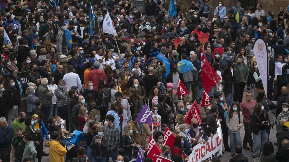 Los partidarios de la cooficialidad del asturiano se manifiestan en Oviedo