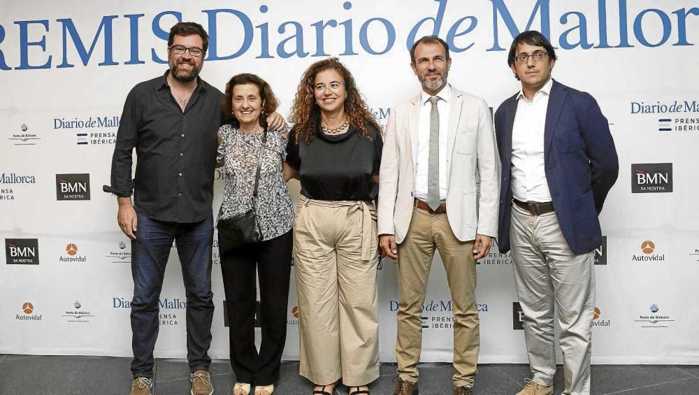 Antoni Noguera, alcalde de Palma; la consellera de Servicios Sociales, Fina Santiago; la consellera de Presidencia, Pilar Costa; Biel Barceló, vicepresidente del Govern y el conseller de Trabajo, Iago Negueruela.