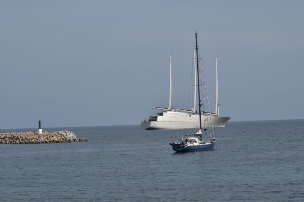 El velero del magnate ruso Andrey Melnichenko asombra en Puerto Portals