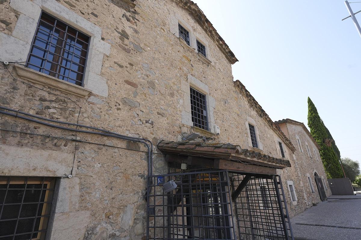 L'Avellaneda és una antiga masia del segle XII