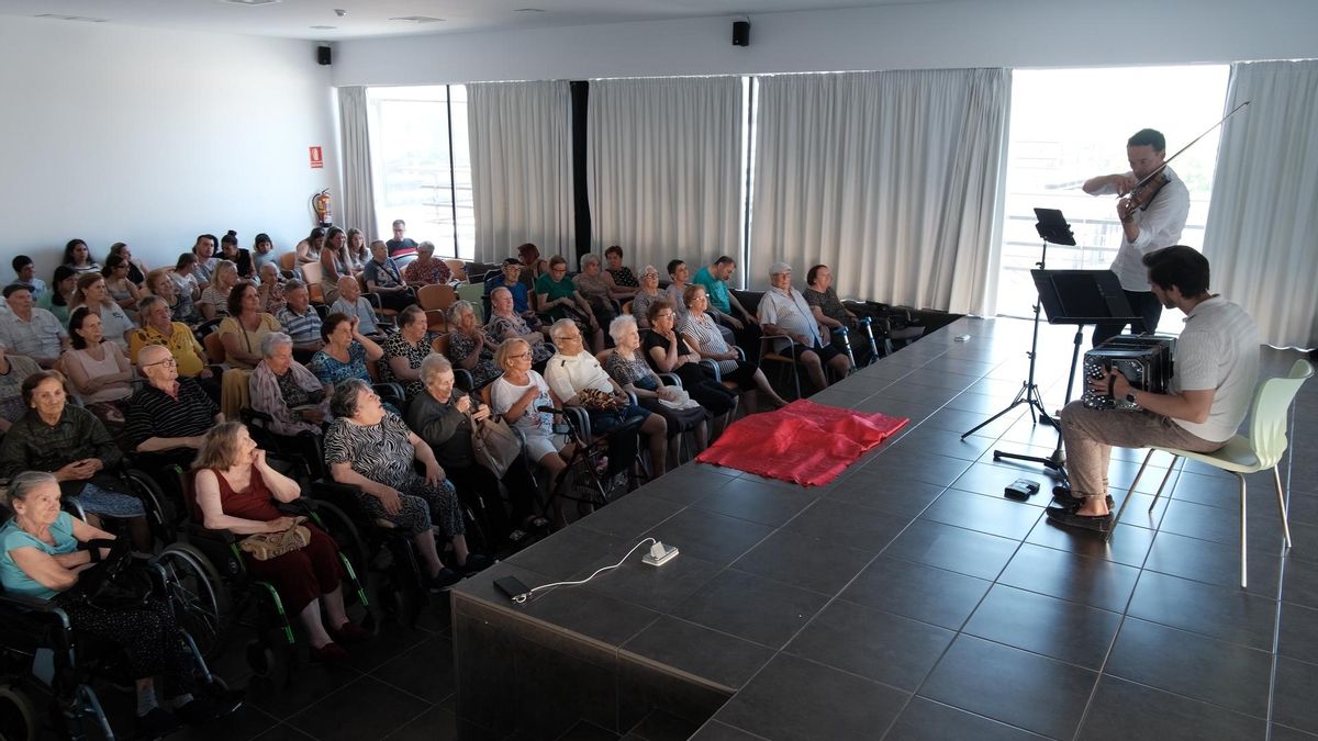 Musicoterapia en Sa Serra para mayores y jóvenes con diversidad funcional