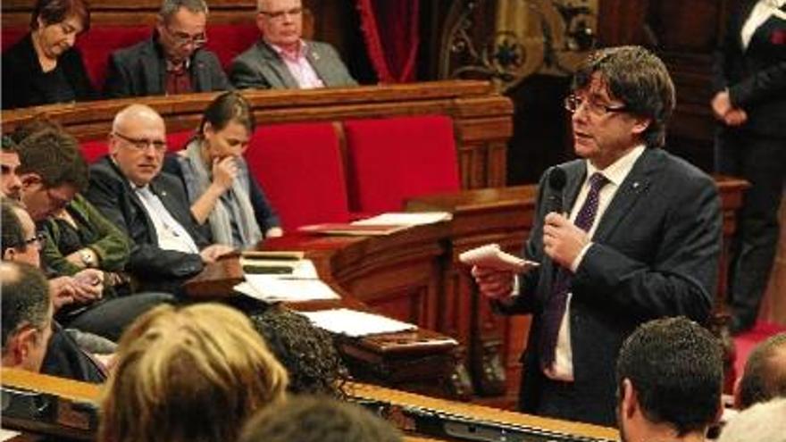 El president de la Generalitat, Carles Puigdemont, durant la seva intervenció al Parlament.