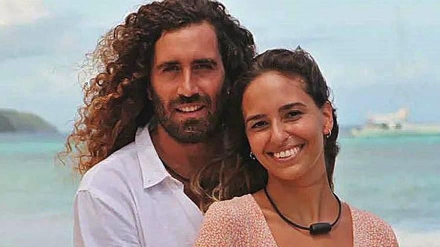 Raúl y Claudia vienen de Las Palmas. 