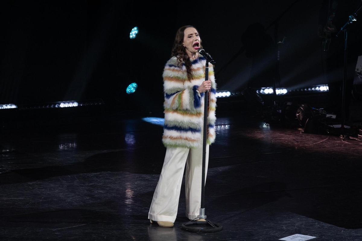 En imágenes | Así ha sido el concierto de Luz Casal en el Auditorio de Zaragoza