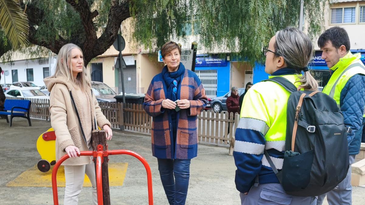 La alcaldesa y la concejala Marisa López visitaron el parque.