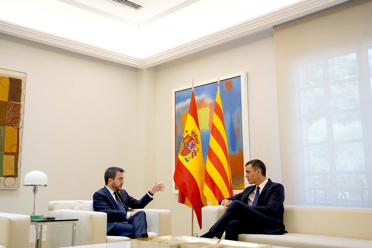Pedro Sánchez y Pere Aragones durante la reunión que mantuvieron esta mañana en el Palacio de la Moncloa.