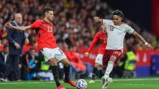 Mucho ruido y poca puntería de España en Cornellà