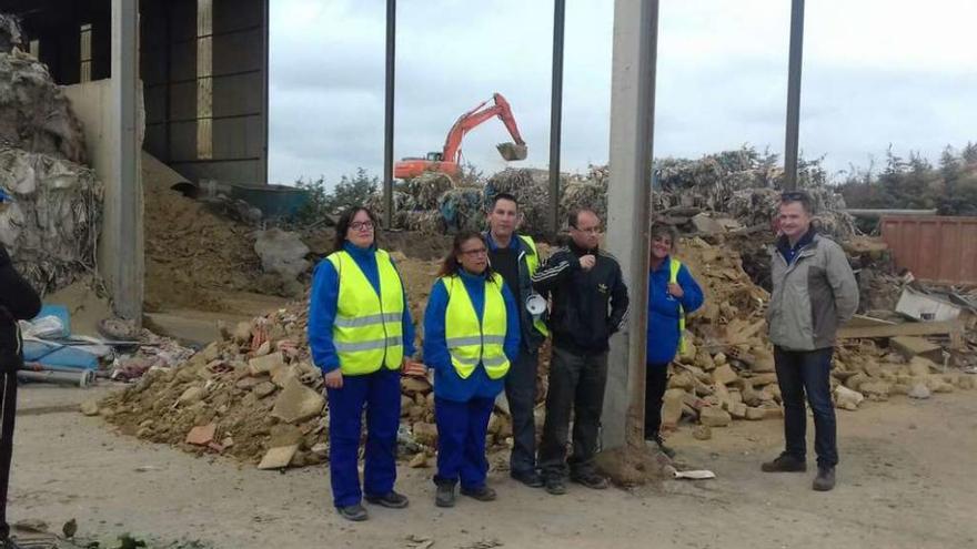 Alumnos del taller de empleo de Benavente durante su visita a la planta.