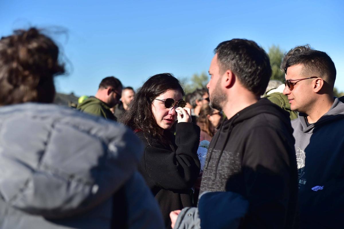 Asistentes al homenaje póstumo a Robe Iniesta, cantante y compositor de Extremoduro, en el Palacio de Congresos de Plasencia, su ciudad natal. Plasencia, 14 de diciembre de 2025. Fotografía de Toni Gudiel.