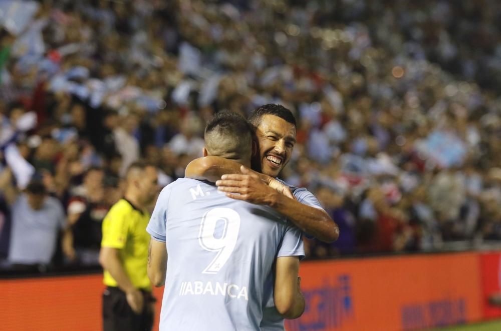 El Celta tumba al Barça y acaricia la permanencia. // A. Villar | J. Lores