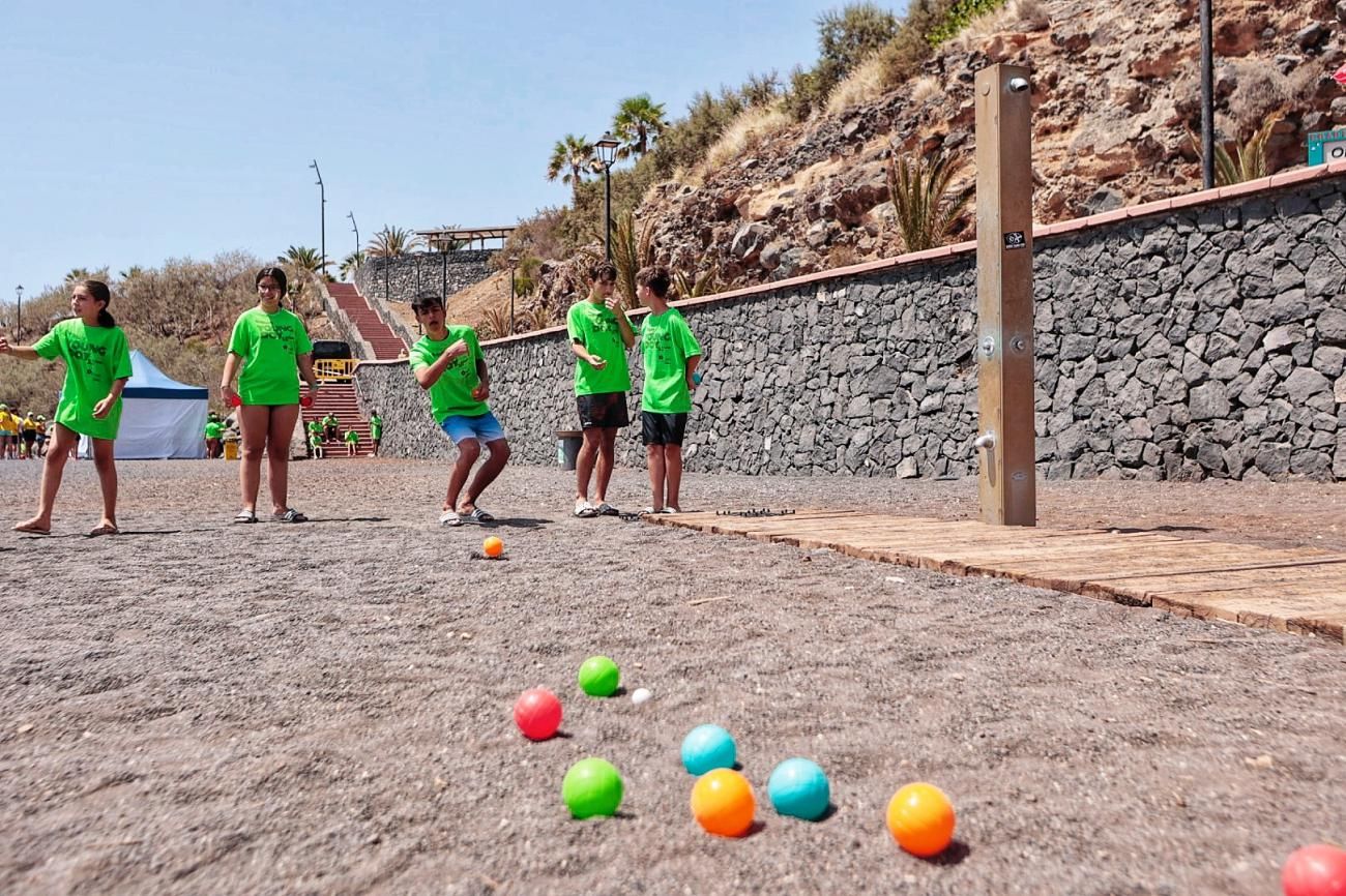 Actividades deportivas y recreativas en la playa de La Nea