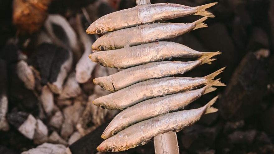 Anisakis: síntomas, cómo evitar un susto en verano y con qué pescados y mariscos hay más riesgo