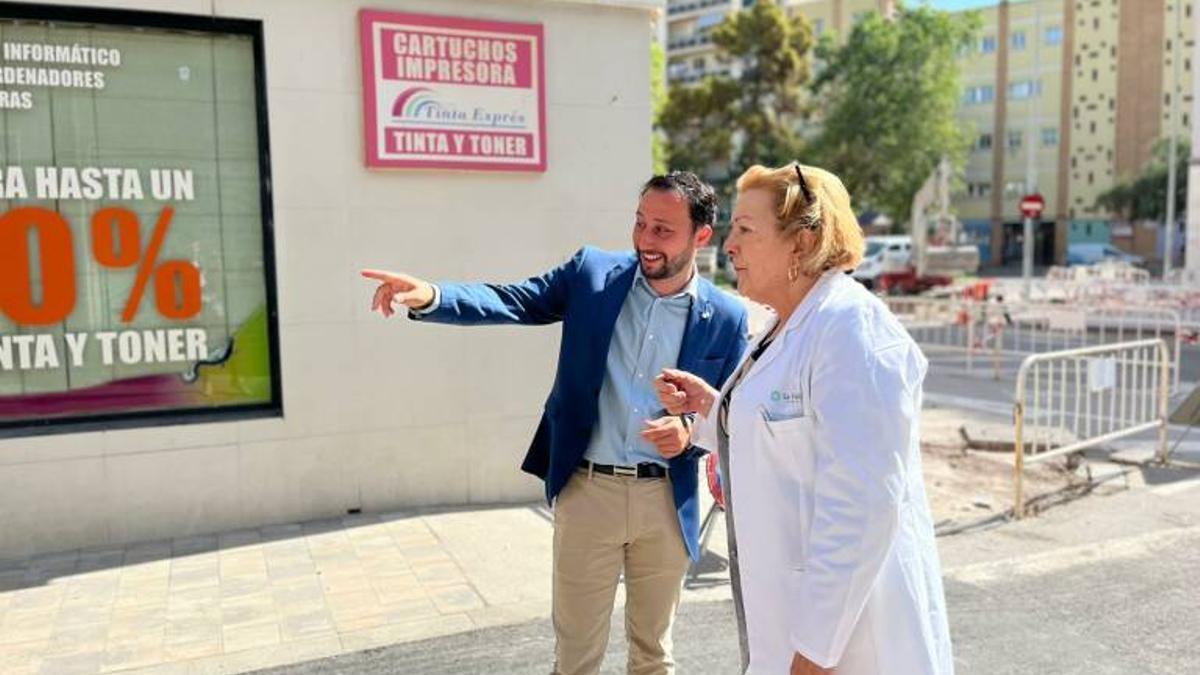 El concejal de Urbanismo de Castelló, Sergio Toledo, junto a las obras de la Zona de Bajas Emisiones