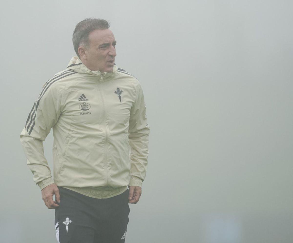 Carvalhal, dirigiendo bajo la niebla en Afouteza.