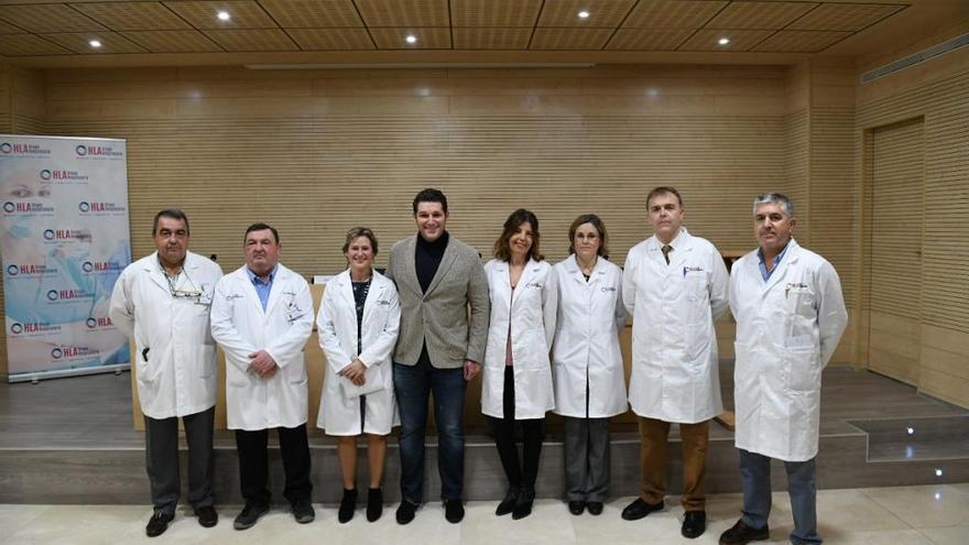 Manu Tenorio, con el equipo de la Unidad de la Mujer.