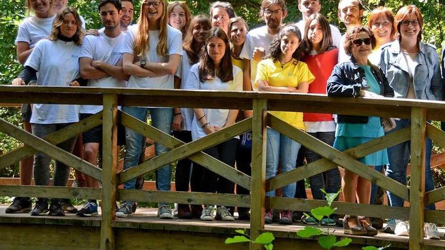 Participantes en el campo de trabajo internacional de A Laracha.