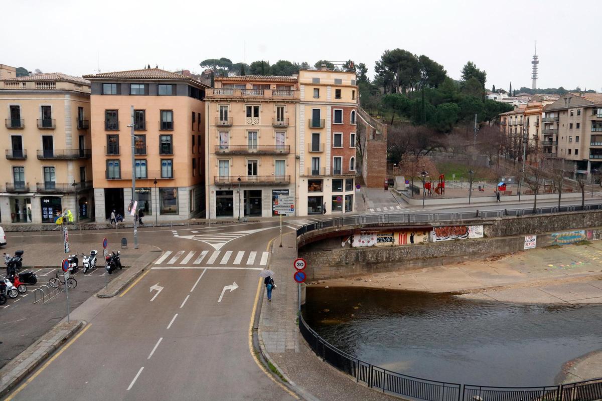 El riu passant per la plataforma de la Plaça Catalunya
