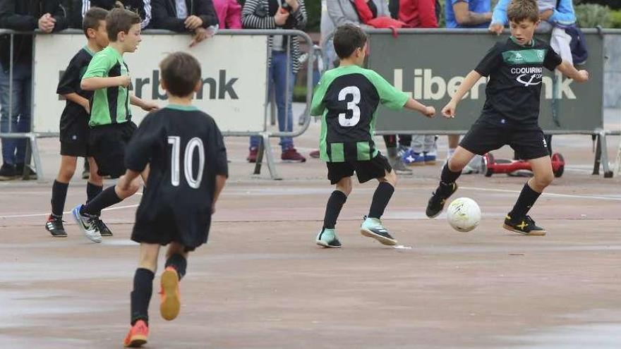 El torneo de la escuela del Real Avilés es cosa de los equipos del Quirinal