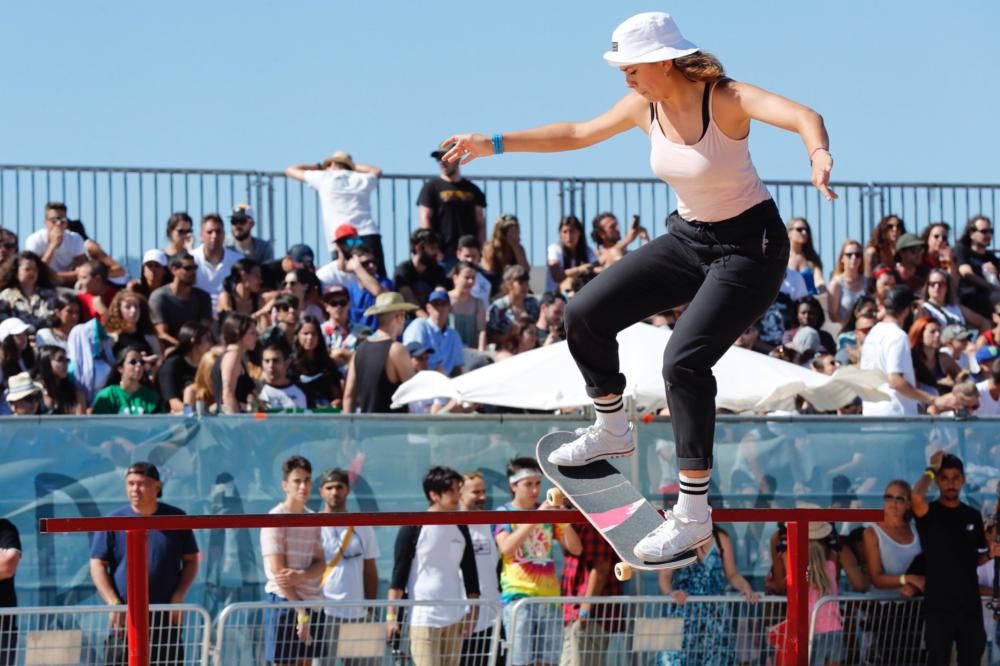 Miles de personas disfrutan en el Náutico de Vigo de las numerosas pruebas de deporte urbano que se disputan en O Marisquiño.