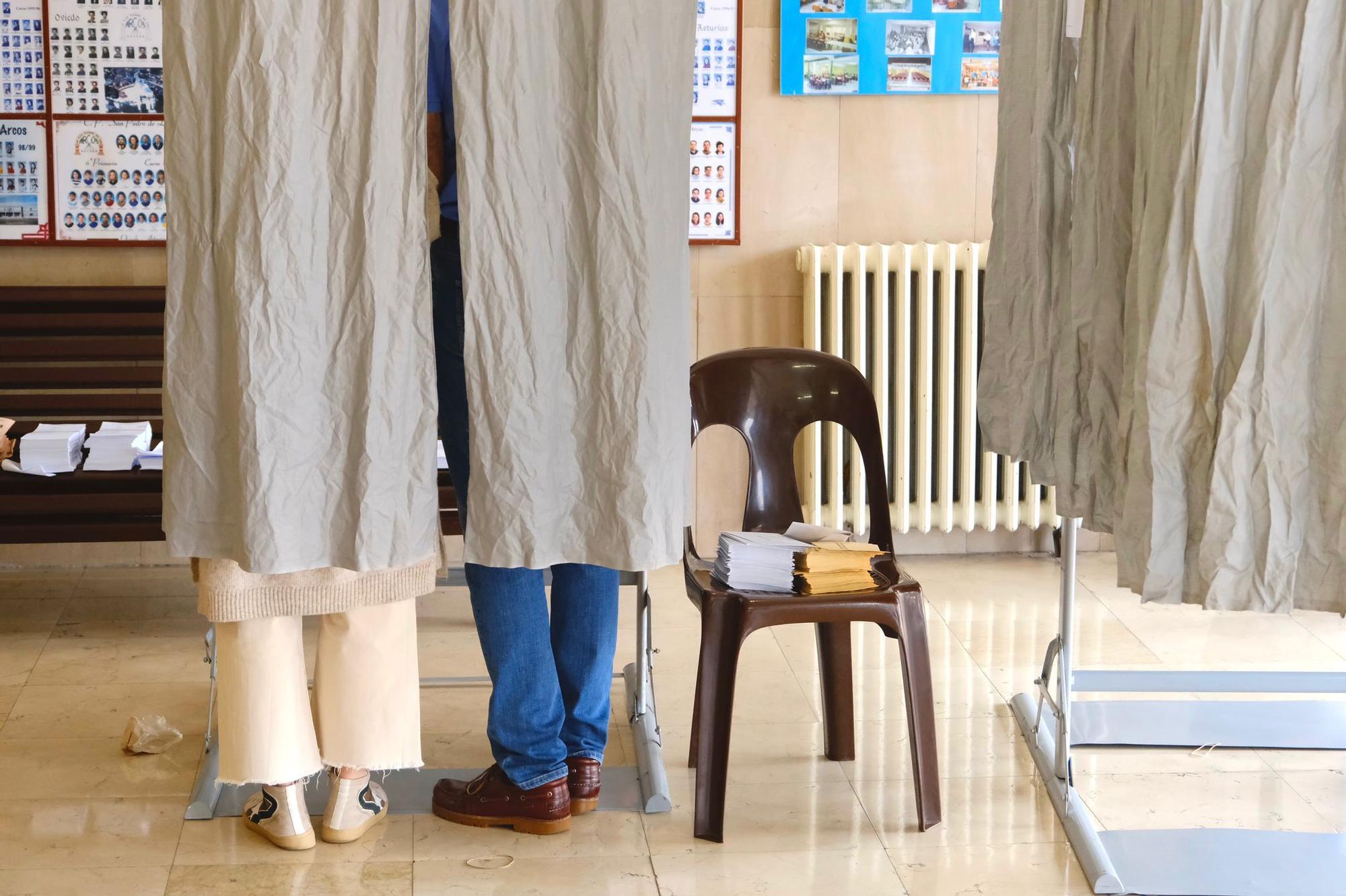 Los candidatos a la alcaldía de Oviedo, muy madrugadores, llaman a la participación