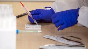 Les residències de Catalunya faran test d’antígens a les visites