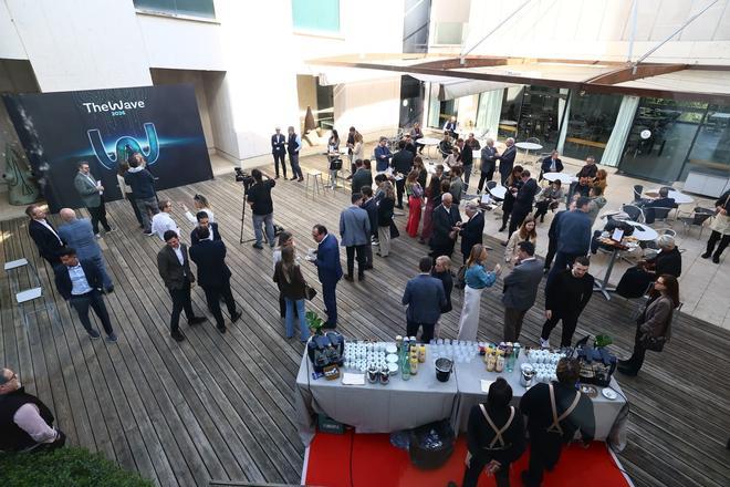 En imágenes | Ambiente en la presentación de The Wave en Barcelona