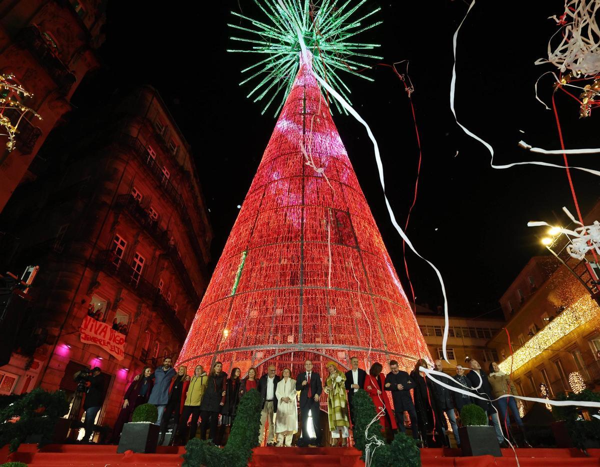 Vigo enciende la Navidad más grande de su historia ante miles de personas