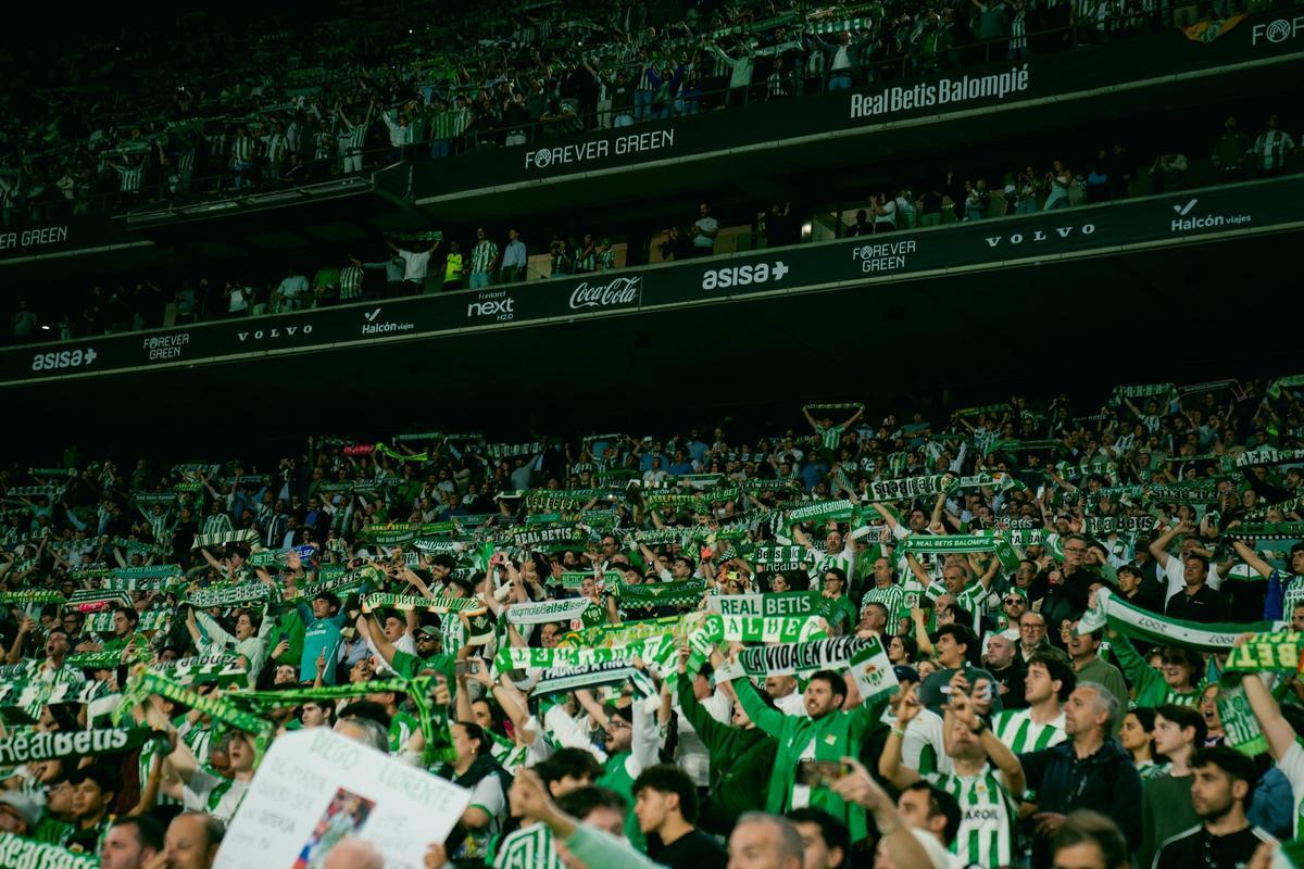 Panorámica de una de las gradas del estadio de La Cartuja en uno de los partidos del Betis de esta temporada
