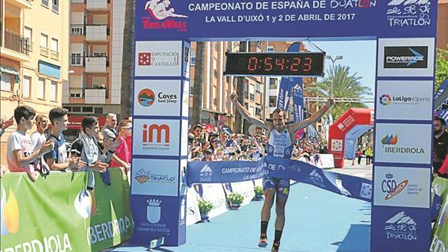 Martín impone su ley en la élite del Nacional de Duatlón de la Vall