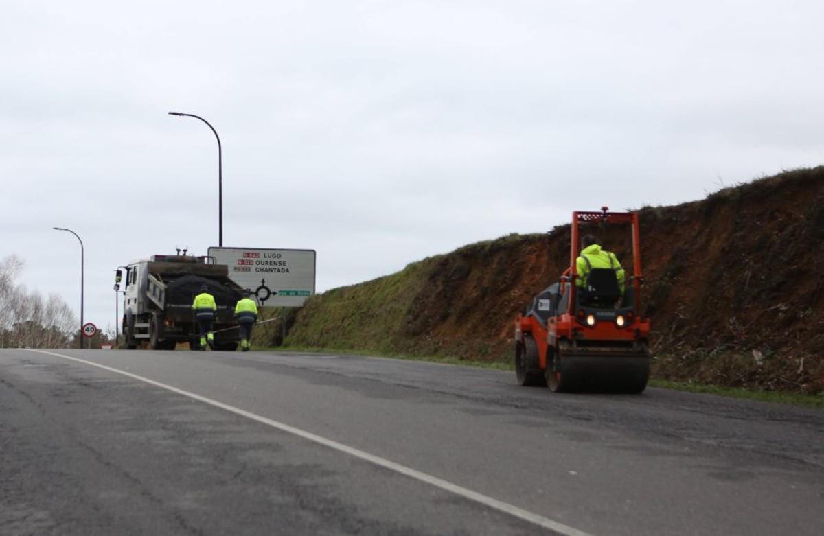 Nuevos bacheos en la ronda exterior | BERNABÉ/AMANDA CASTRO
