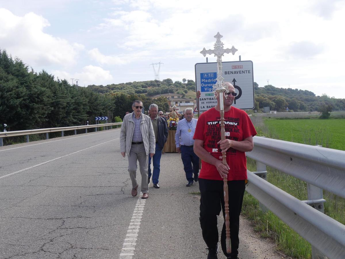La Trinidad regresa a la iglesia, en Camarzana de Tera.