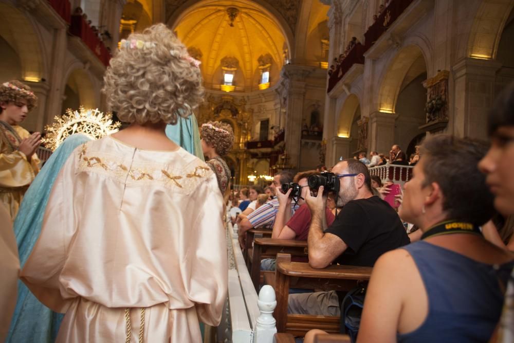 La primera parte de la representación de La Festa abarrota el templo ilicitano