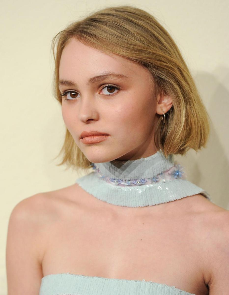 El corte media melena de Lily-Rose Depp