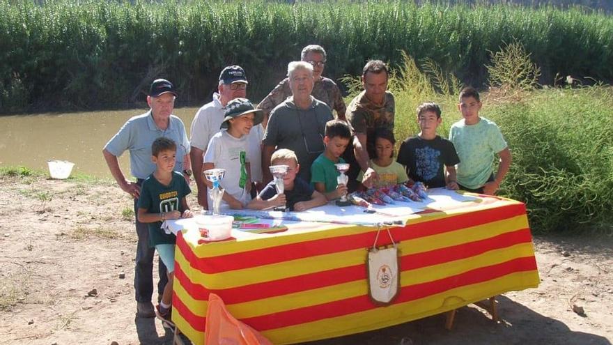 Fabian Riba es proclama vencedor en la trobada infantil de pesca a Sant Fruitós de Bages